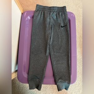 Children’s gray Nike sweatpants, size 6, barely worn, like-new condition